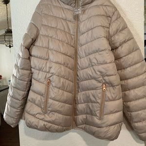 - Cherokee Puffer Jacket Women size M beige color.